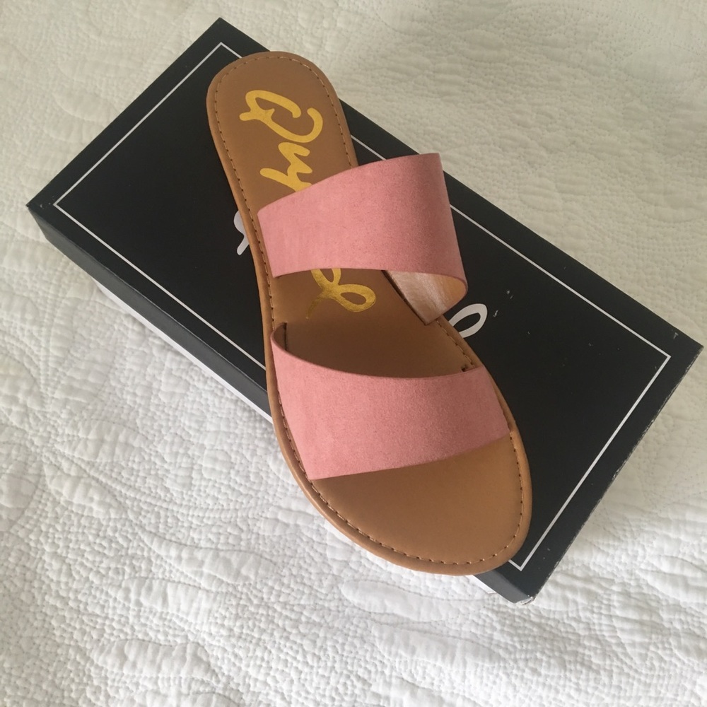 🌸 Precious pink flat sandals!